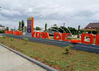 Papan nama Alun-alun Kota Depok, Jawa Barat.