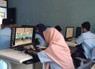 Peserta Pelatihan Komputer yang di Selenggarakan Pesantren Fathimiyah sebagai Program Depnaker