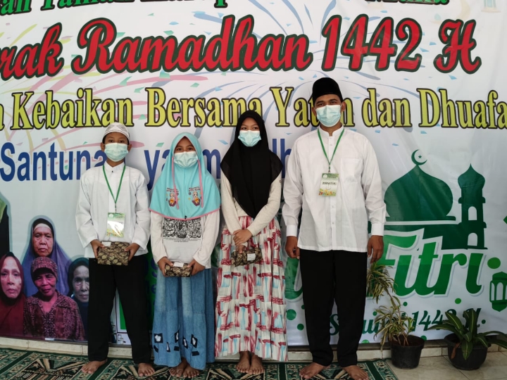 YATHIM Foundation Santuni Yatim dan dhuafa menjelang Lebaran